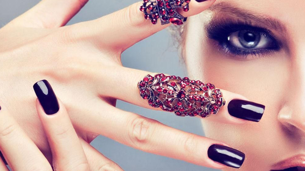 nails