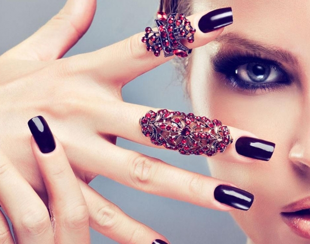 nails